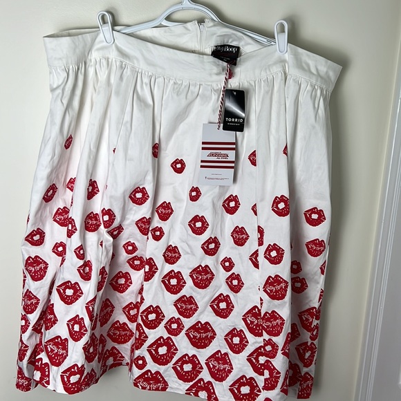 Torrid Betty Boop Runway Skater Skirt with Pockets Size 22 - Picture 9 of 10